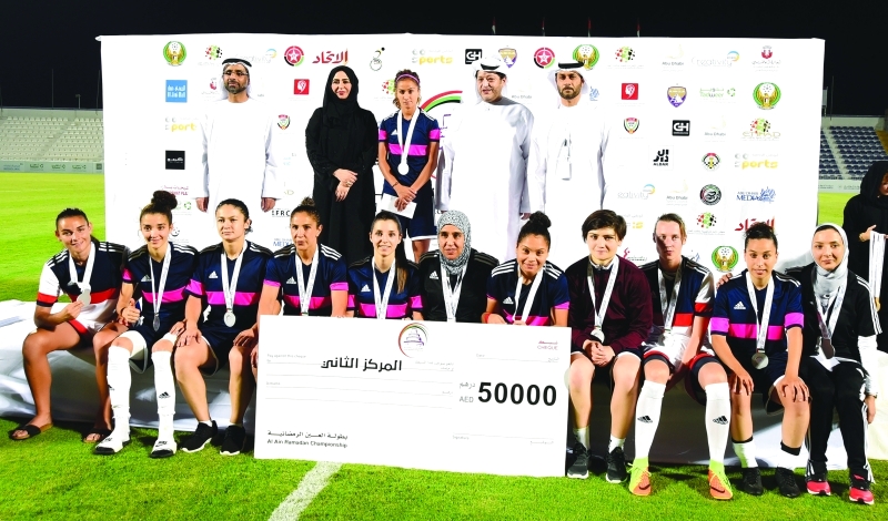 "■ من مراسم تتويج الوصيف |  البيان"