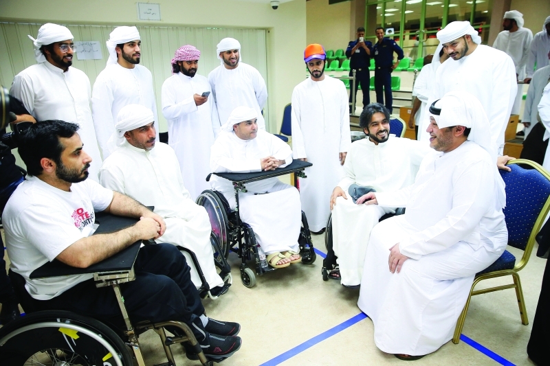 "■ سعيد بن طحنون خلال لقائه مع أبطال الرماية | البيان"