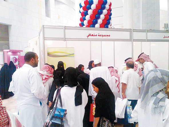 سعودي يحول مرضه بالسرطان إلى إنجازات مجتمعية وعلمية