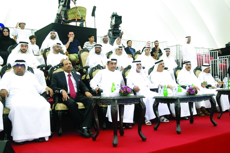 "■ نهيان بن مبارك وهلال الكعبي وكبار الحضور يتابعون ختام البطولة | البيان"