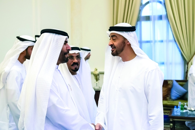 "سموه مصافحاً الحضور"