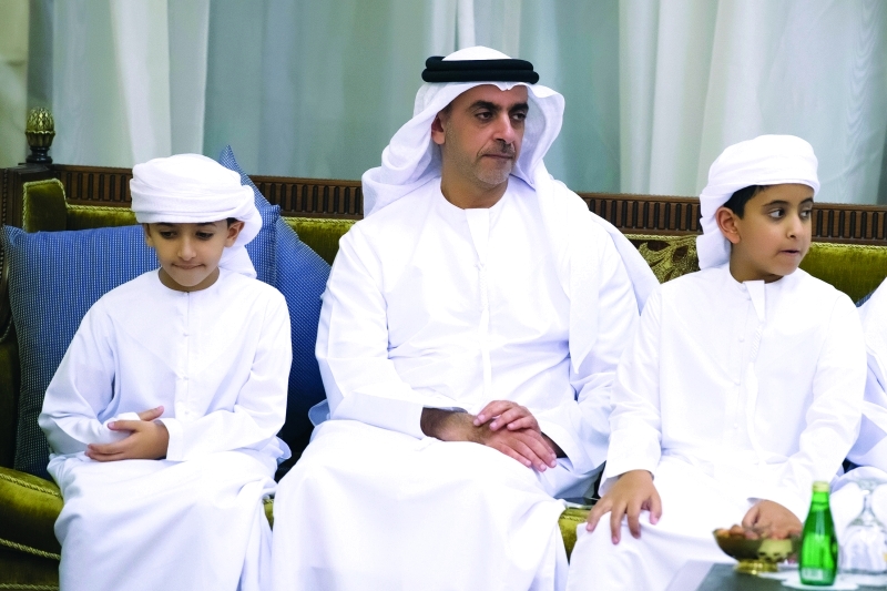 "سيف بن زايد وخليفة بن سيف وزايد بن أحمد بن زايد"