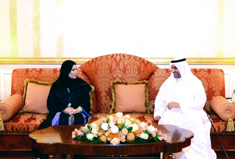 "حمد الشرقي خلال استقبال أمل القبيسي"