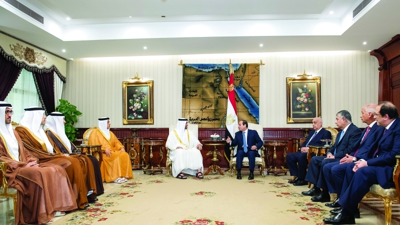 "Ⅶ محمد بن زايد في حديث مع السيسي بحضور منصور بن زايد وعلي الشامسي وخلدون المبارك ومحمد المزروعي | تصوير: راشد المنصوري ومحمد الحمادي"