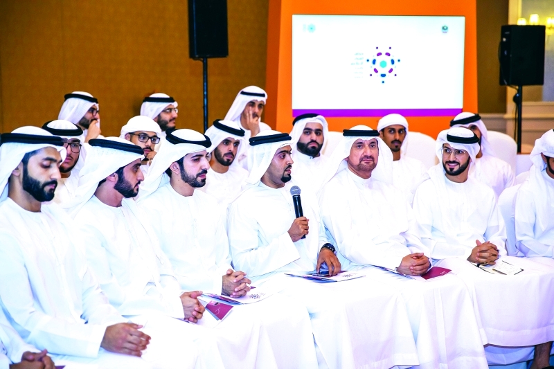 "منصور المنصوري خلال الجلسة"