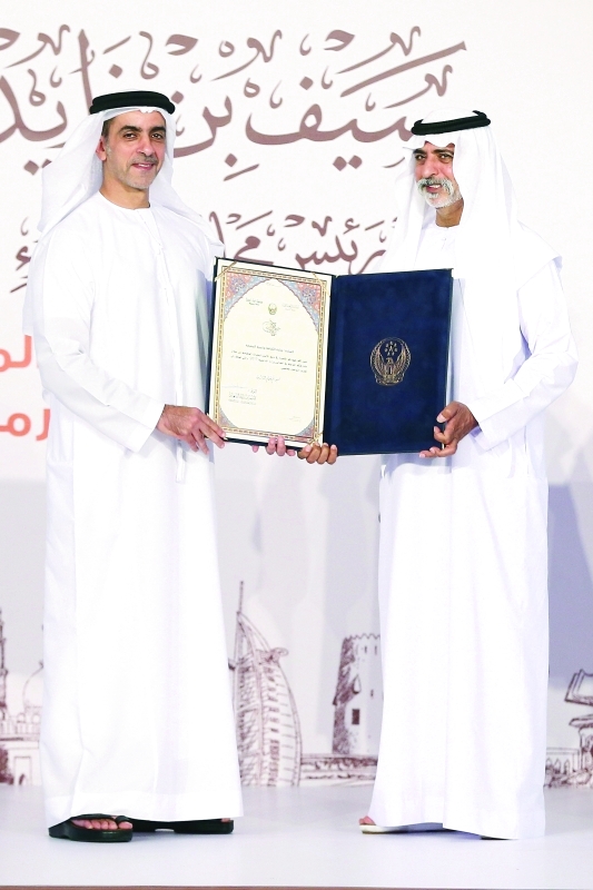 "■ سيف بن زايد مكرماً نهيان بن مبارك"