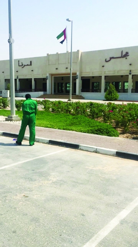 "مدانان خلال أدائهما الخدمة المجتمعية | من المصدر"