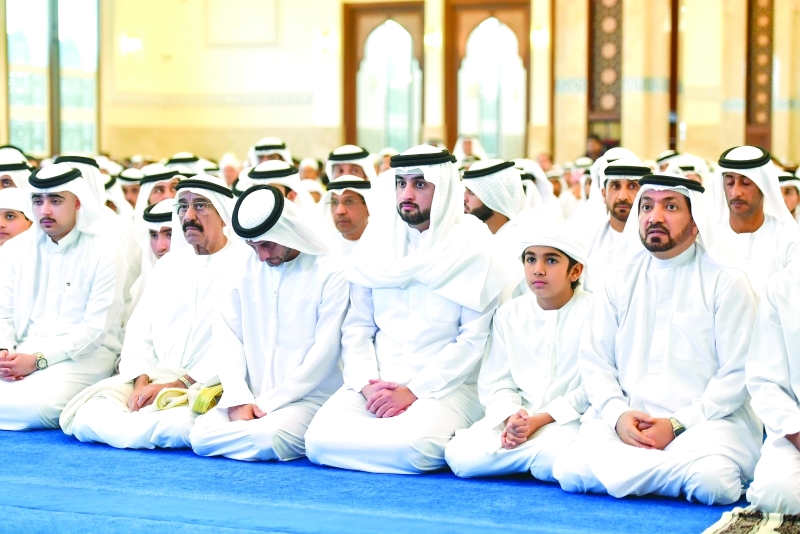 "أحمد بن محمد وزايد بن مكتوم ومحمد النابودة"