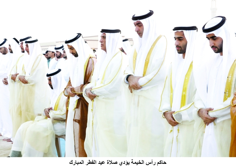 "■ سعود بن صقر ومحمد بن سعود والشيوخ خلال صلاة العيد"