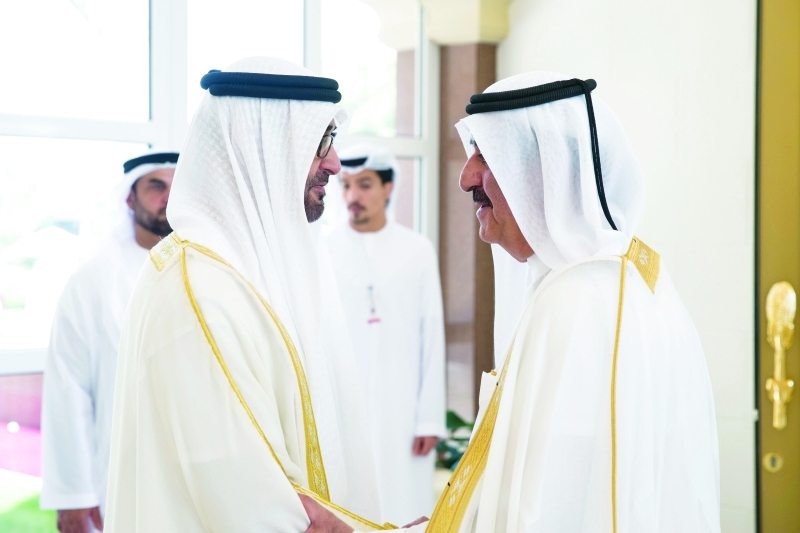 "■ محمد بن زايد مصافحاًَ سعود المعلا"