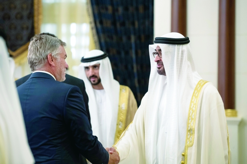 "محمد بن زايد خلال الاستقبال بحضور حمدان بن محمد"