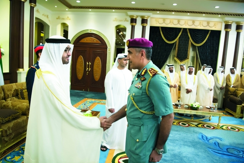 ".. ومصافحاً محمد الرميثي"