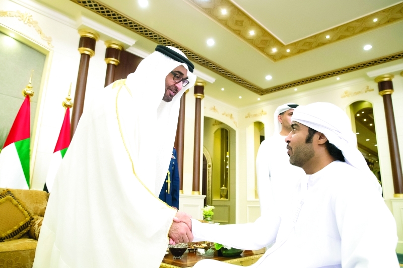 "محمد بن زايد يتقبل تهاني أحد المواطنين"