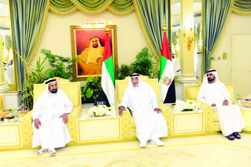 "خليفة ومحمد بن راشد وسلطان القاسمي خلال الاستقبال | وام"