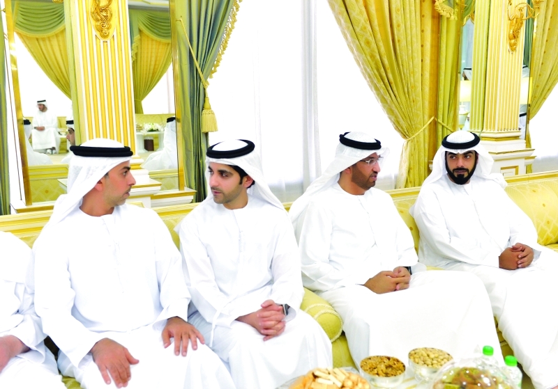 "عمر بن زايد وهزاع وذياب بن طحنون وسلطان الجابر"