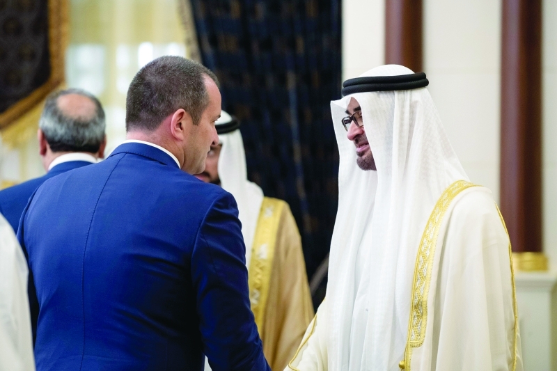 "محمد بن زايد خلال الاستقبال"