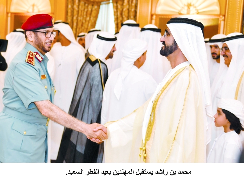 "سموه بحضور حمدان بن محمد وحمدان بن راشد يصافح محمد المري"