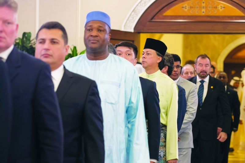 "رؤساء البعثات الدبلوماسية أثناء الاستقبال"