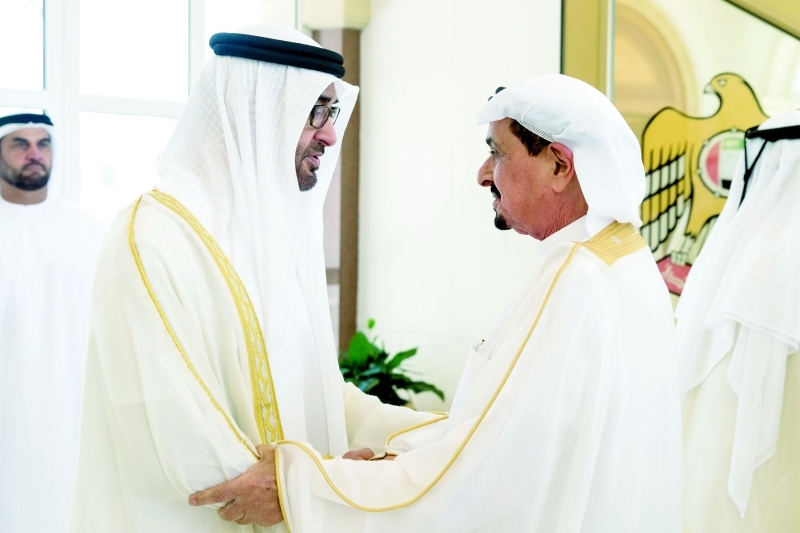"■ محمد بن زايد مصافحاً حميد النعيمي"