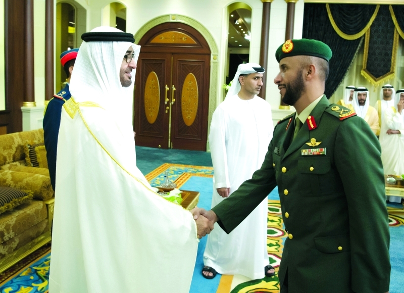 ".. ومصافحاً سعيد العامري"