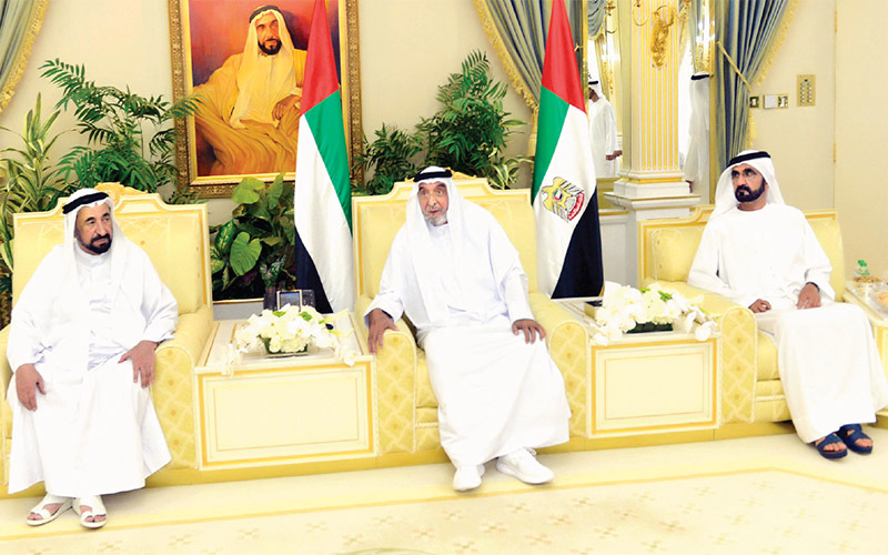 "خليفة ومحمد بن راشد وسلطان القاسمي خلال الاستقبال | وام"