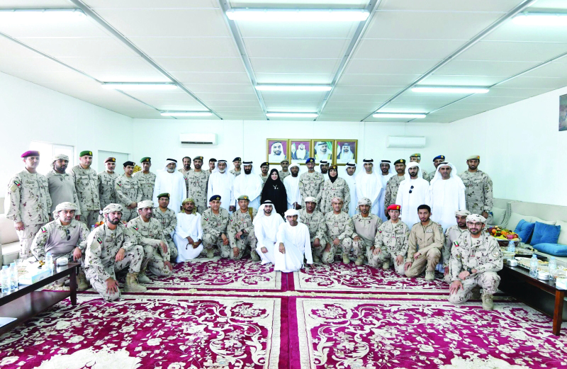 "■ أمل القبيسي وثاني الزيودي وعدد من المسؤولين يتوسطون أبطال قواتنا المسلحة في اليمن | وام"