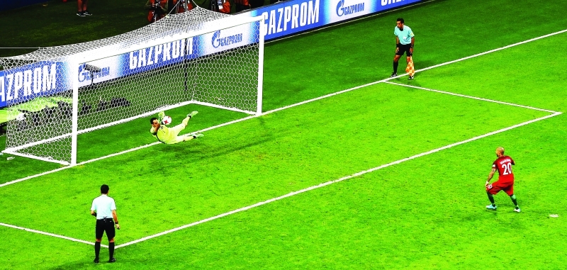 "■ كلاوديو برافو تصدى لثلاث ركلات جزاء ومنع العديد من الفرص البرتغالية | أ ف ب"