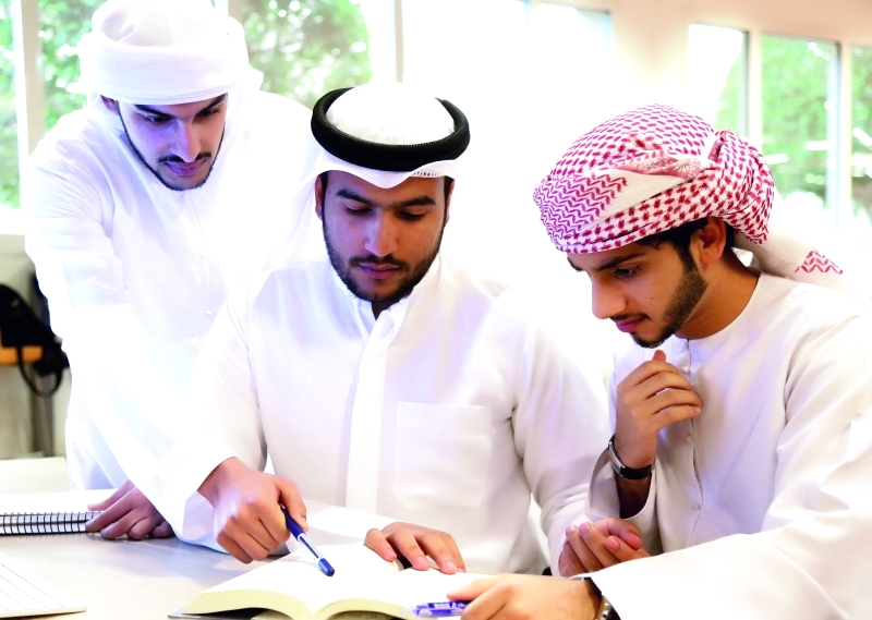 "جهود دؤوبة لتعزيز معرفة الطلبة بالتخصصات التي تدعم توجهات الدولة نحو الإبداع  |  أرشيفية"