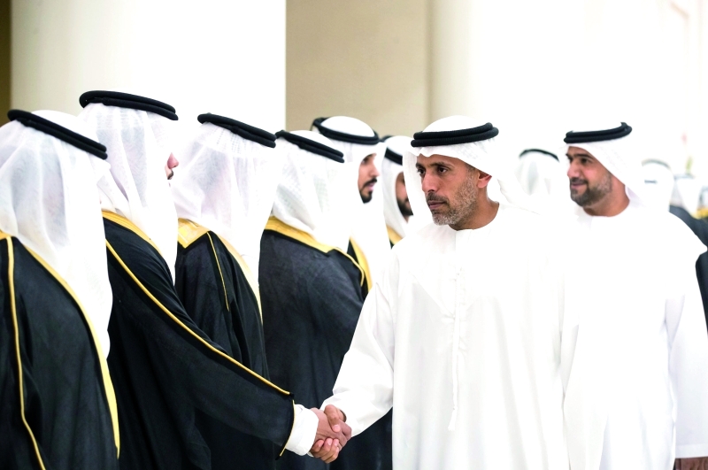 "■ أحمد بن طحنون مهنئاً العرسان"