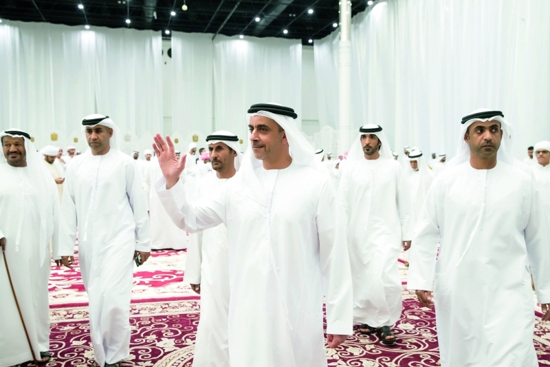 "■ سيف بن زايد خلال حضوره العرس الجماعي"