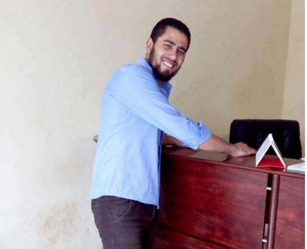 "صورة له قبل أن يزيل لحيته فيما بعد"