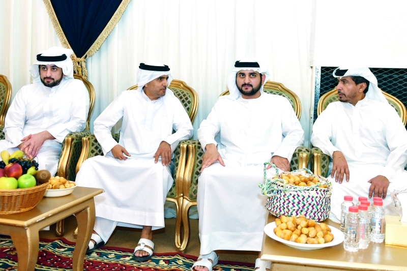 "مكتوم بن محمد وأحمد بن محمد خلال العزاء | تصوير: محمد هشام"