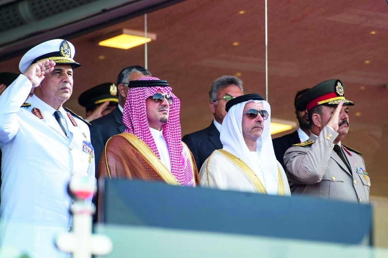 "سيف بن زايد لدى حضوره الحفل"