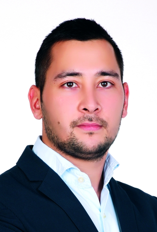 "■ دينيس خاجيموراتوف"