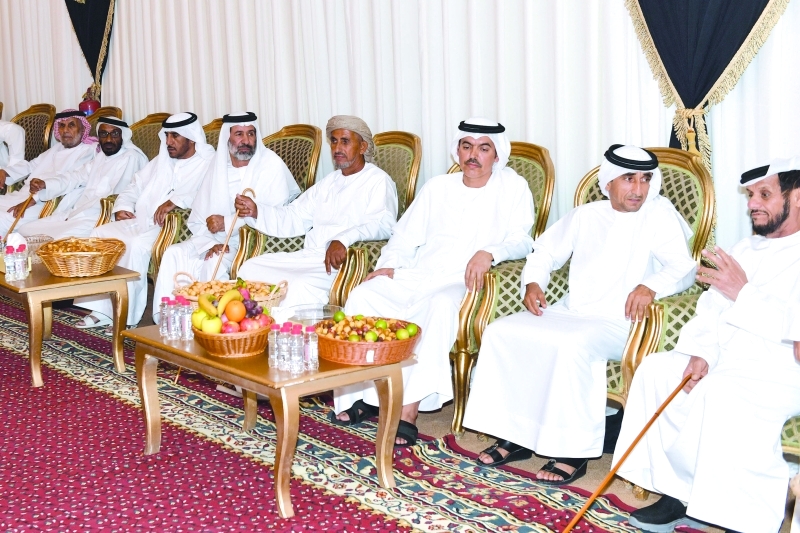"سعيد بن مكتوم والحضور في مجلس العزاء"