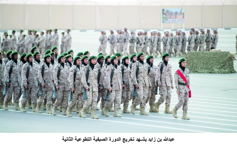 "المتطوعون من الشباب والفتيات في مشهد تدريبي"