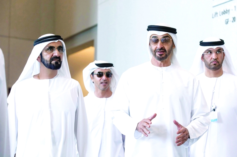 "■ محمد بن راشد ومحمد بن زايد خلال اللقاء بحضور هزاع بن زايد وسلطان الجابر"