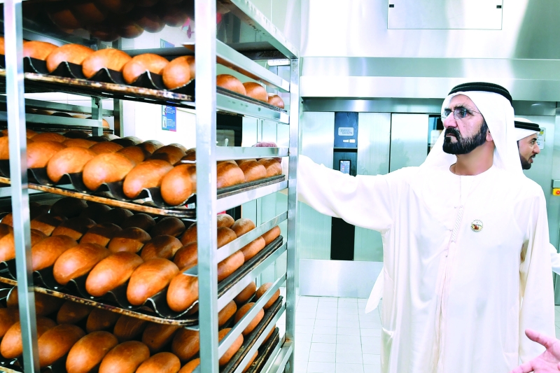 "سموه متفقداً منتجات المخبز المركزي"