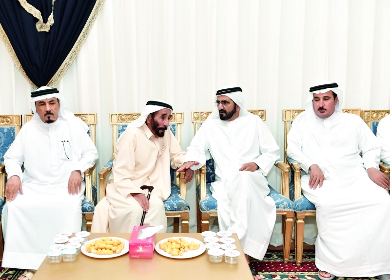 "■ محمد بن راشد خلال تقديمه واجب العزاء | تصوير: سيف محمد"