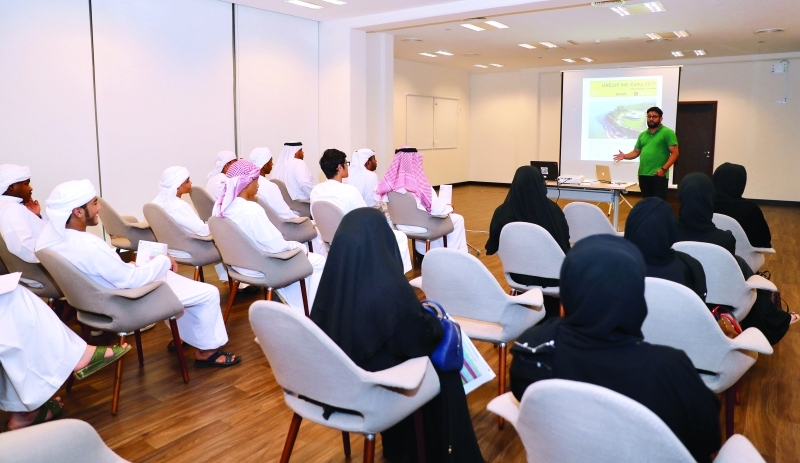 "■ محاضرة تعريفية للاعبين ببرنامج المعسكر | البيان"