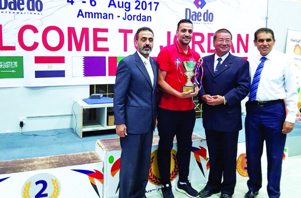 "■ تايكواندو الفجيرة يتسلم كأس الفريق الأفضل | البيان"