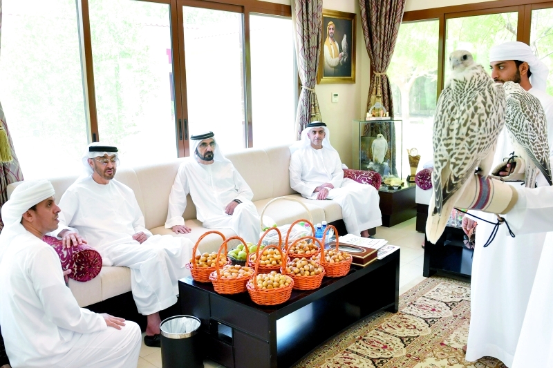 "محمد بن راشد ومحمد بن زايد أثناء اللقاء بحضور سيف بن زايد"