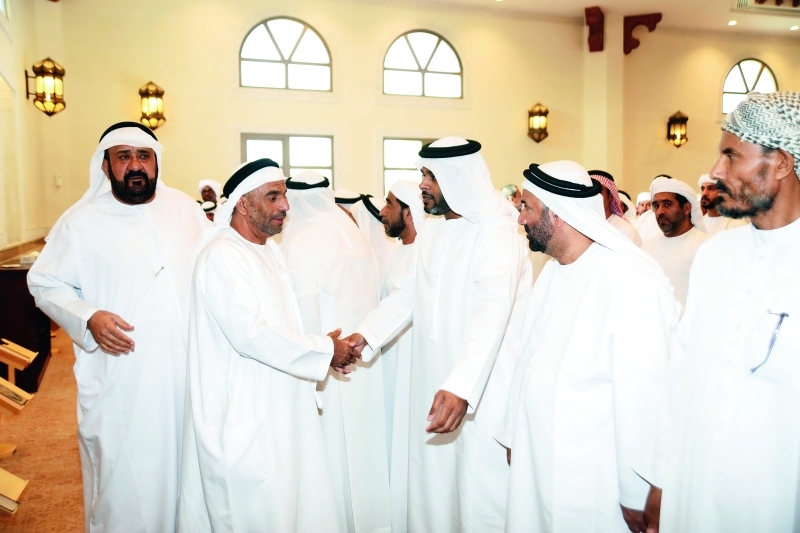 "■ والد الشهيد يتقبل العزاء في شهيد الوطن"