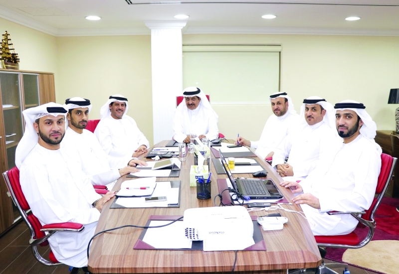 "■ الشامسي وبن هندي خلال الاجتماع مع لجنة التخطيط الاستراتيجي | البيان"