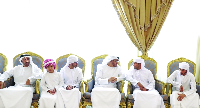 "■ محمد بن زايد ونهيان بن زايد يقدمان التعازي لأسرة الشهيد جاسم الزعابي"