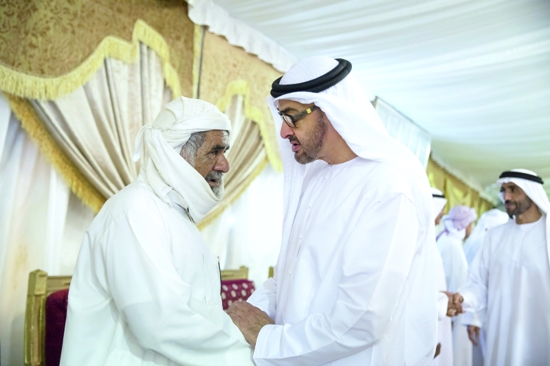 "■ محمد بن زايد يعزي والد الشهيد محمد راشد الحساني"