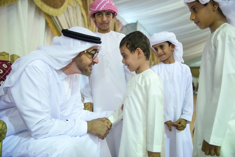 "■ محمد بن زايد يواسي نجل الشهيد محمد الحساني"