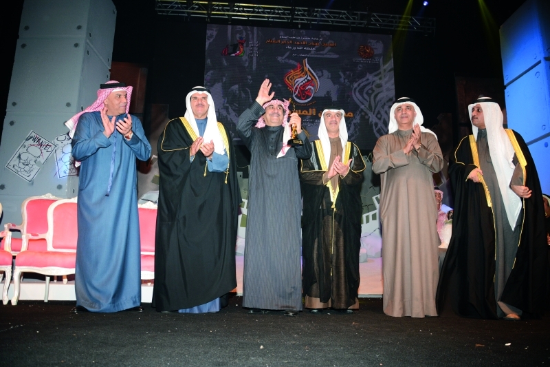 محمد بن زايد يعزي أسرة عبد الحسين عبد الرضا