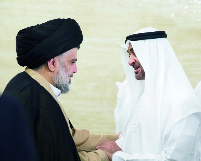 "■ سموه مصافحاً مقتدى الصدر"