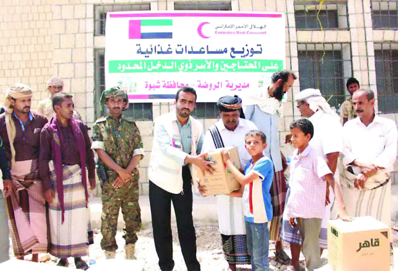 "■ جانب من مساعدات الهلال الأحمر العاجلة لمنطقة عطفة عماقين | وام"